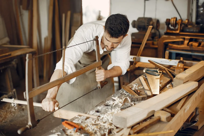 Peran Penting Tukang Kayu dalam Kehidupan Modern
